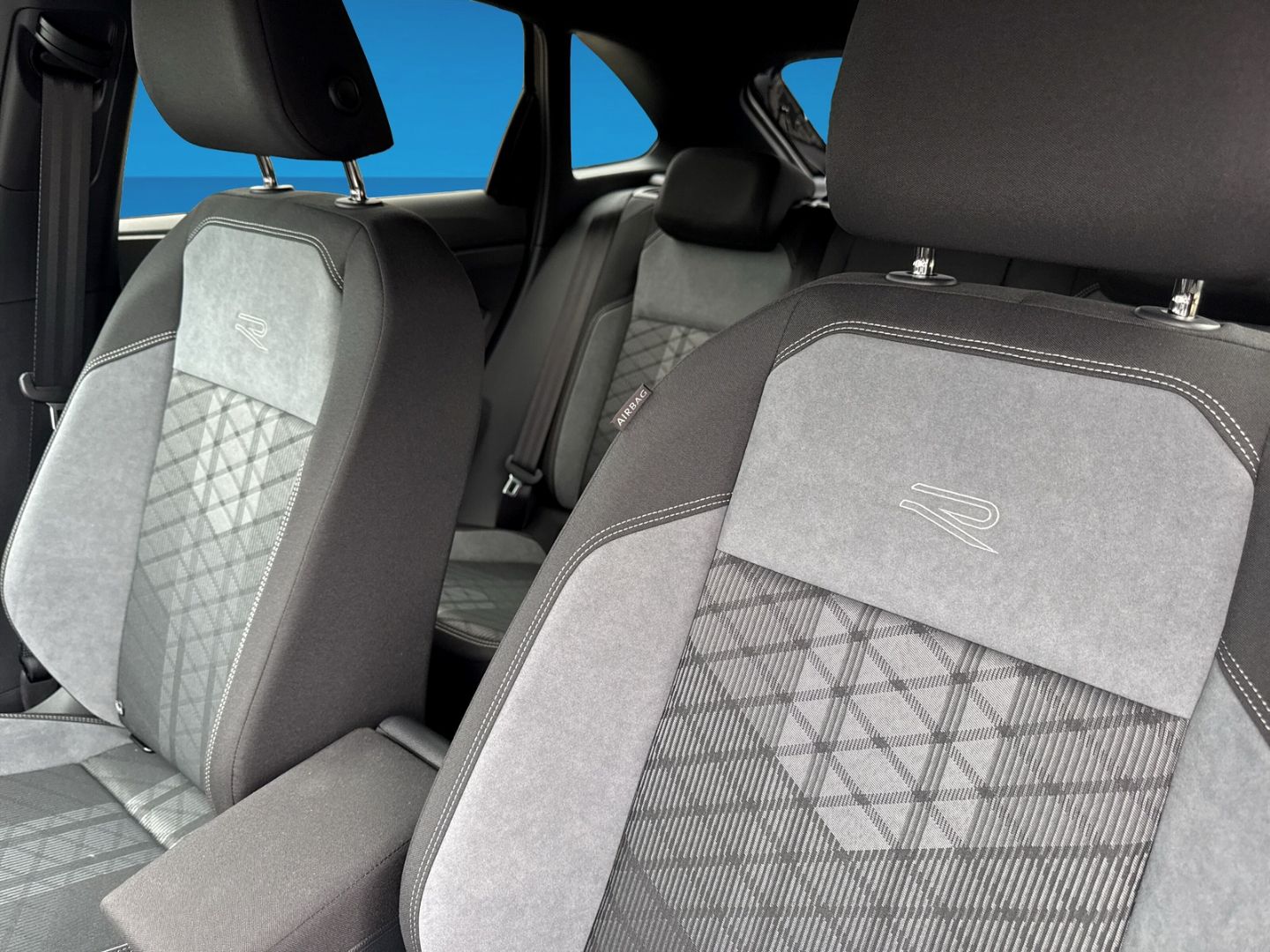 Fahrzeugabbildung Volkswagen Taigo 1.5 TSI R-Line IQ.DRIVE Rear View Climatr.