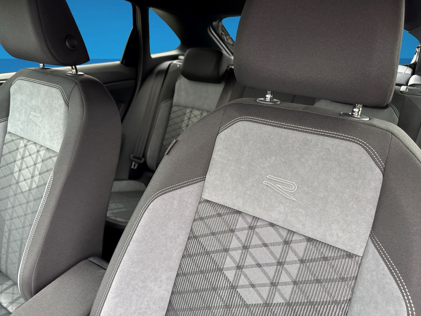 Fahrzeugabbildung Volkswagen Taigo R-Line Climatronic Rear View LED-Matrix
