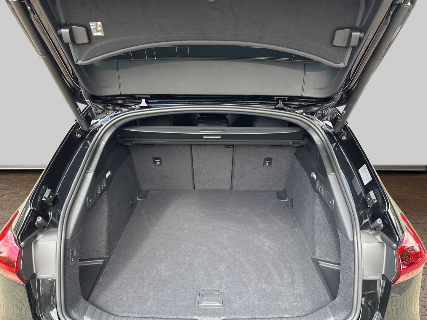 Fahrzeug 19 Fahrzeugabbildung Audi A6 e-tron AVANT PERFORMANCE LED+TECHPRO+AHK+B&O+