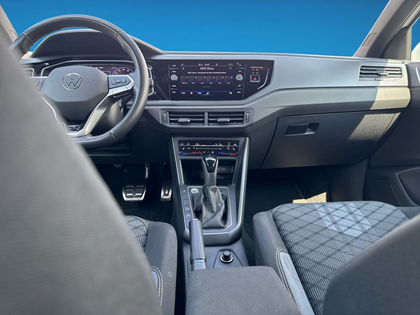Fahrzeugabbildung Volkswagen Taigo 1.5 TSI R-Line Clima Rear View Navi LED