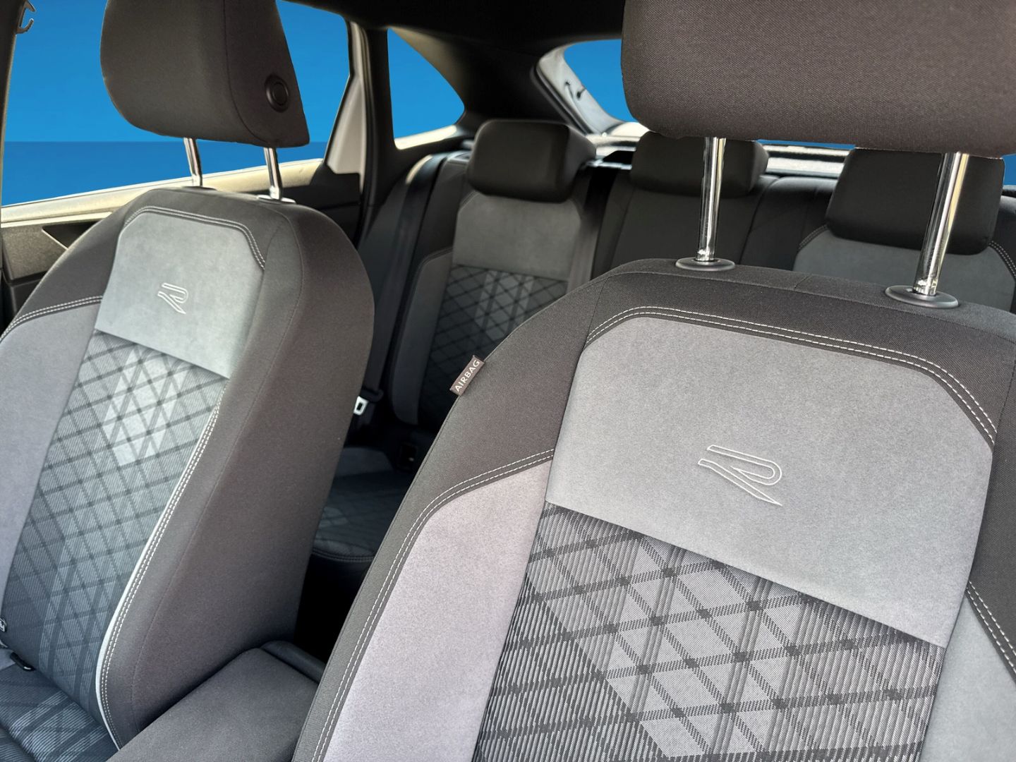 Fahrzeugabbildung Volkswagen Taigo 1.5 TSI R-Line Clima Rear View Navi LED