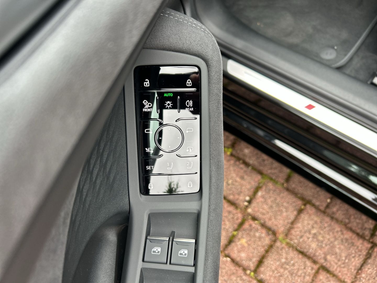 Fahrzeugabbildung Audi A6 Limousine edition one e-hybrid quattro 220 kW