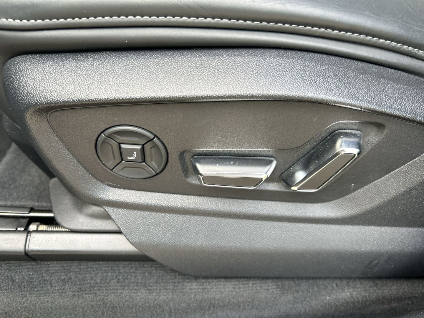 Fahrzeugabbildung Audi SQ8 EU6d 4.0 TFSI quattro competition plus