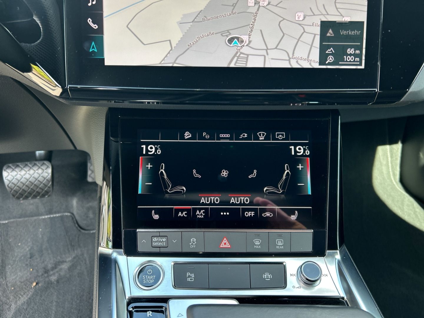 Fahrzeugabbildung Audi e-tron Sportback 55 quattro S line HUD Luftfeder