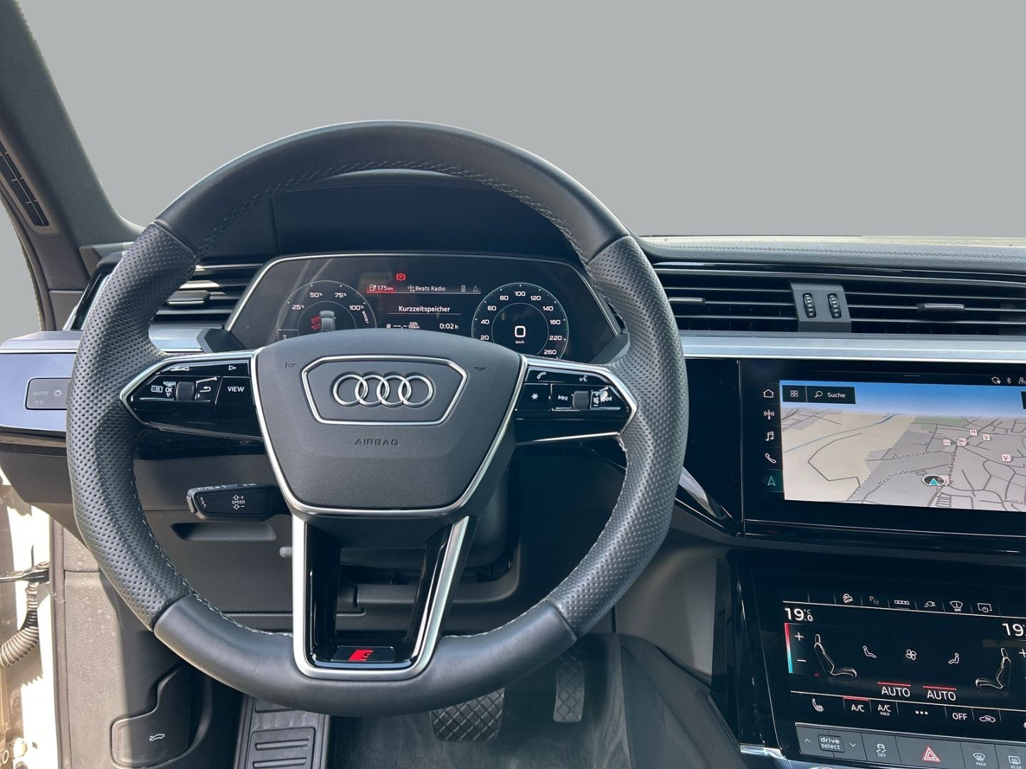 Fahrzeugabbildung Audi e-tron Sportback 55 quattro S line HUD Luftfeder