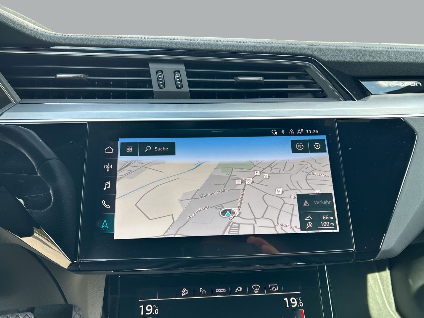 Fahrzeugabbildung Audi e-tron Sportback 55 quattro S line HUD Luftfeder