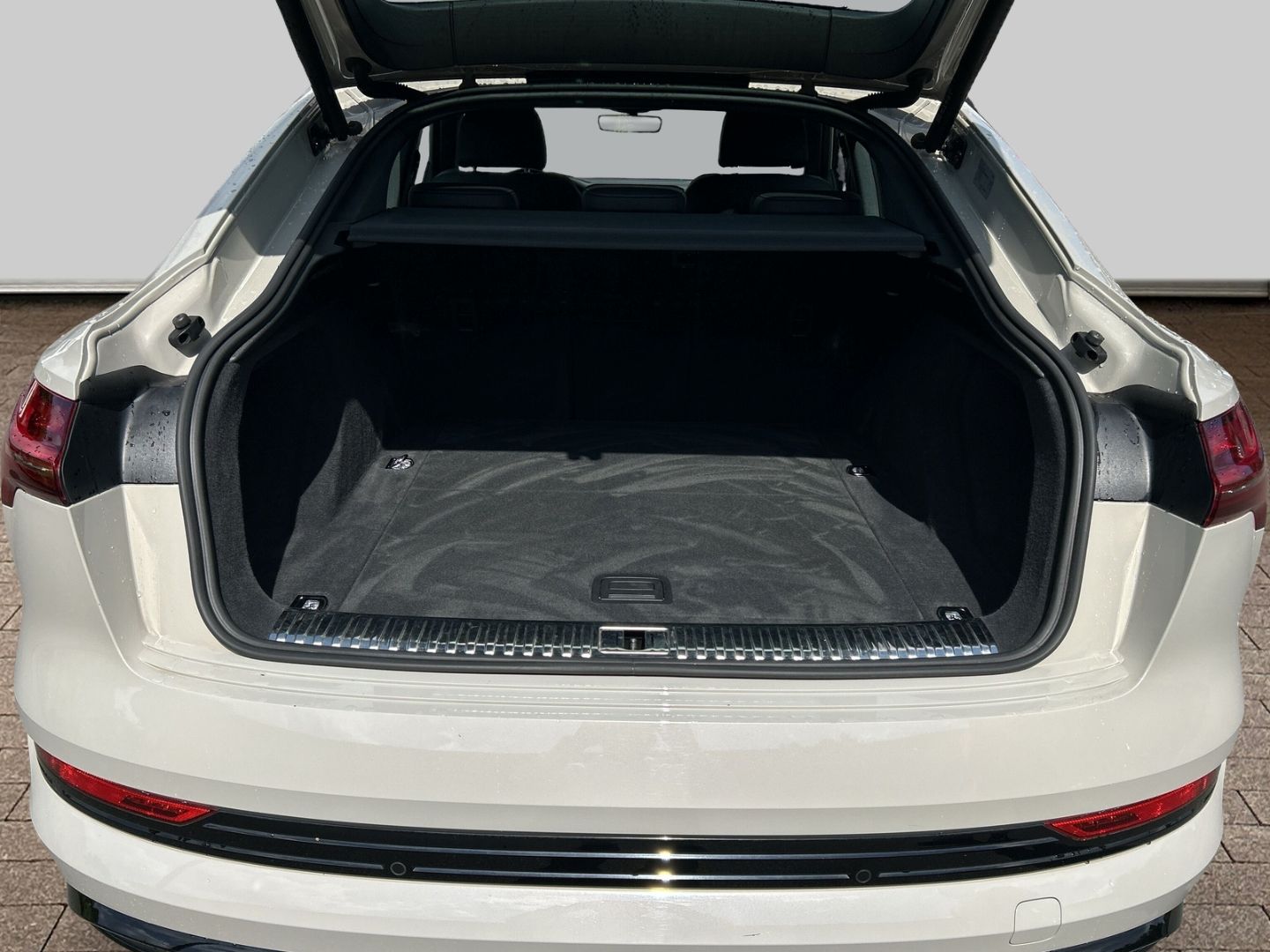 Fahrzeugabbildung Audi e-tron Sportback 55 quattro S line HUD Luftfeder