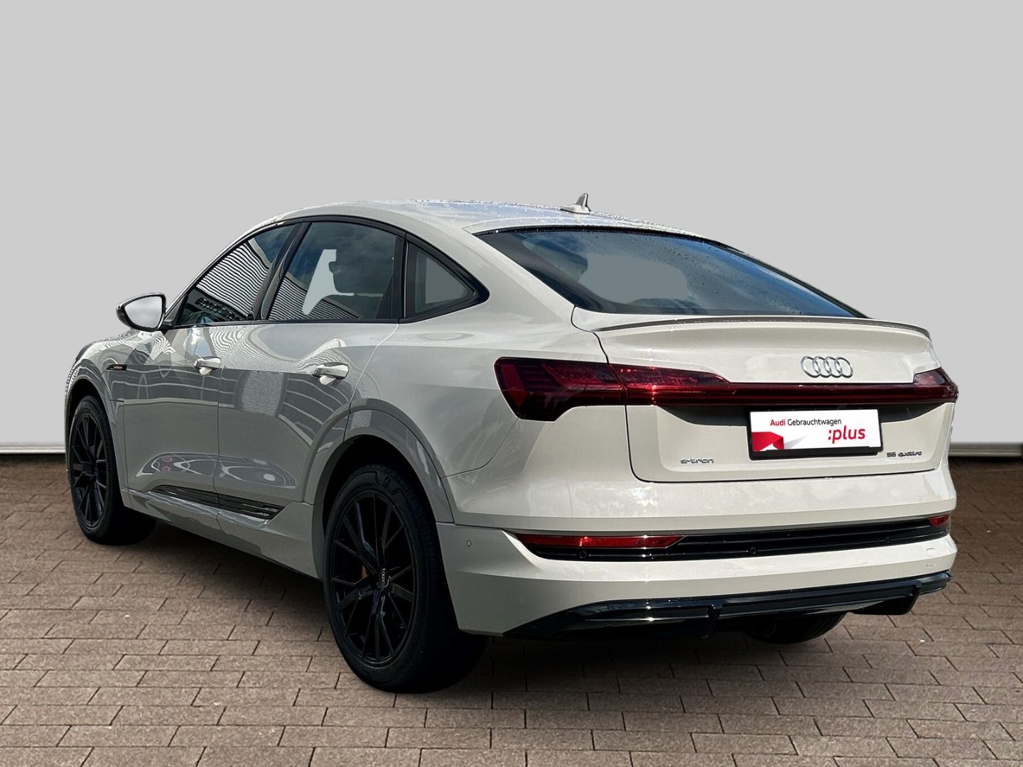 Fahrzeugabbildung Audi e-tron Sportback 55 quattro S line HUD Luftfeder