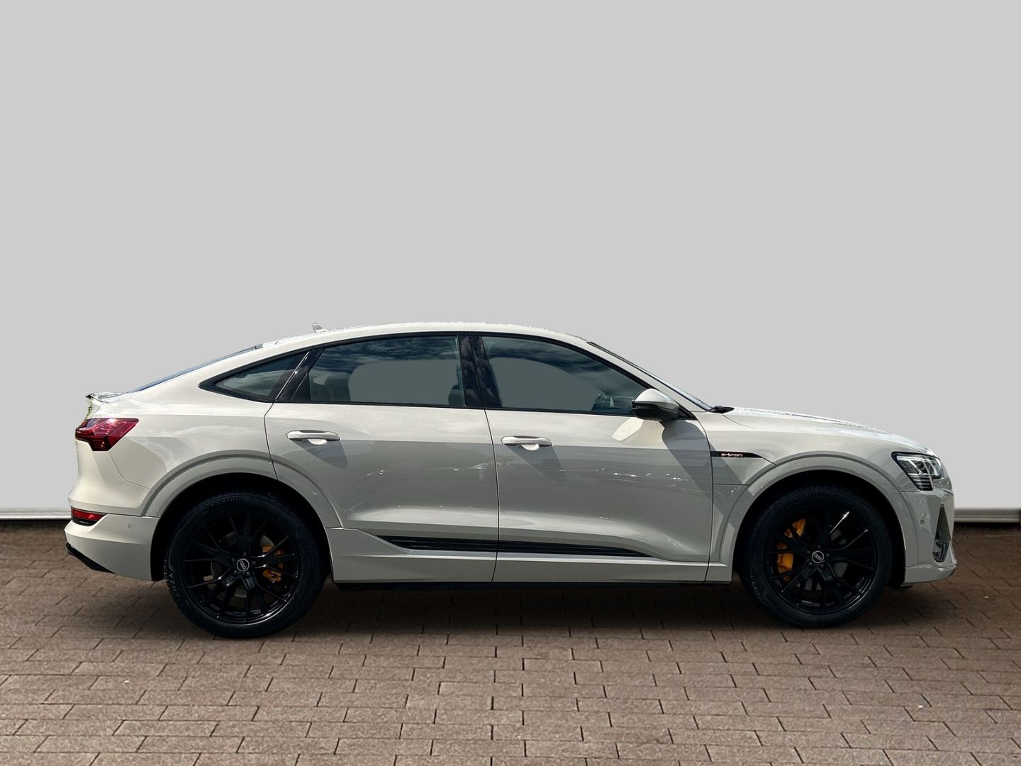Fahrzeugabbildung Audi e-tron Sportback 55 quattro S line HUD Luftfeder