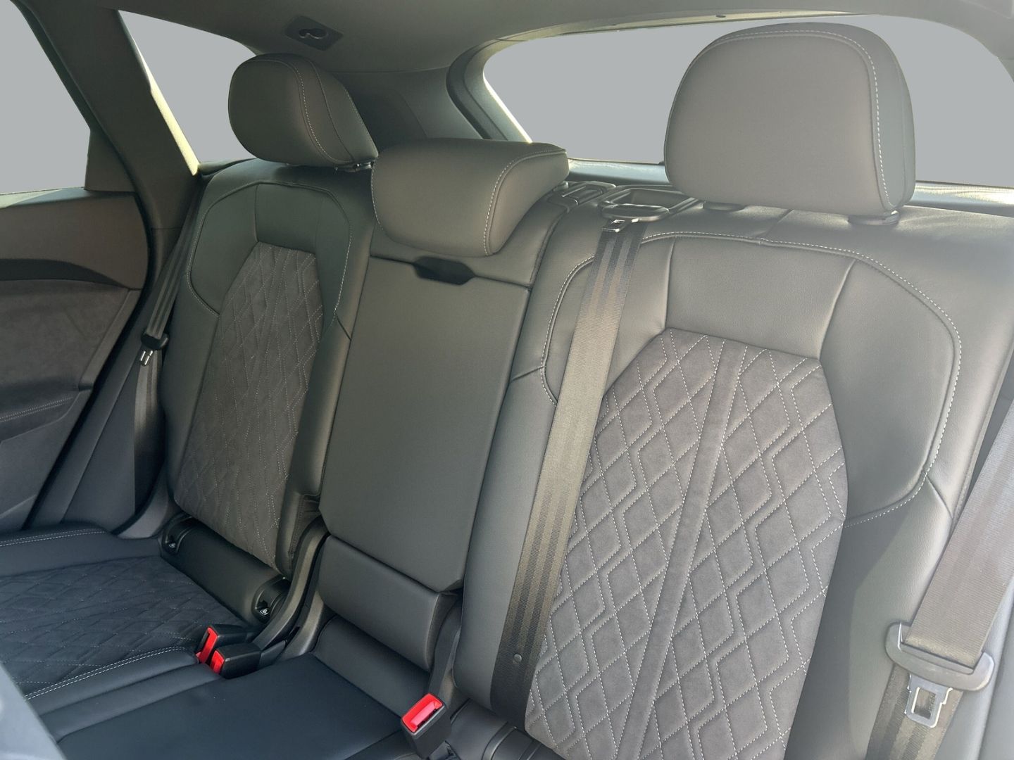 Fahrzeug 13 Fahrzeugabbildung Audi Q5 SUV edition one TDI quattro 150 kW S tronic