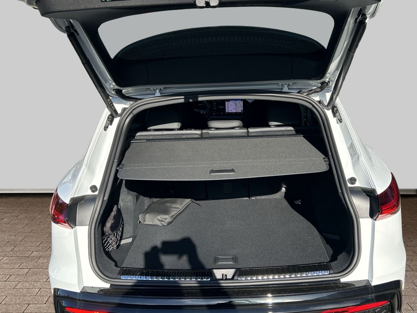 Fahrzeug 19 Fahrzeugabbildung Audi Q5 SUV edition one TDI quattro 150 kW S tronic