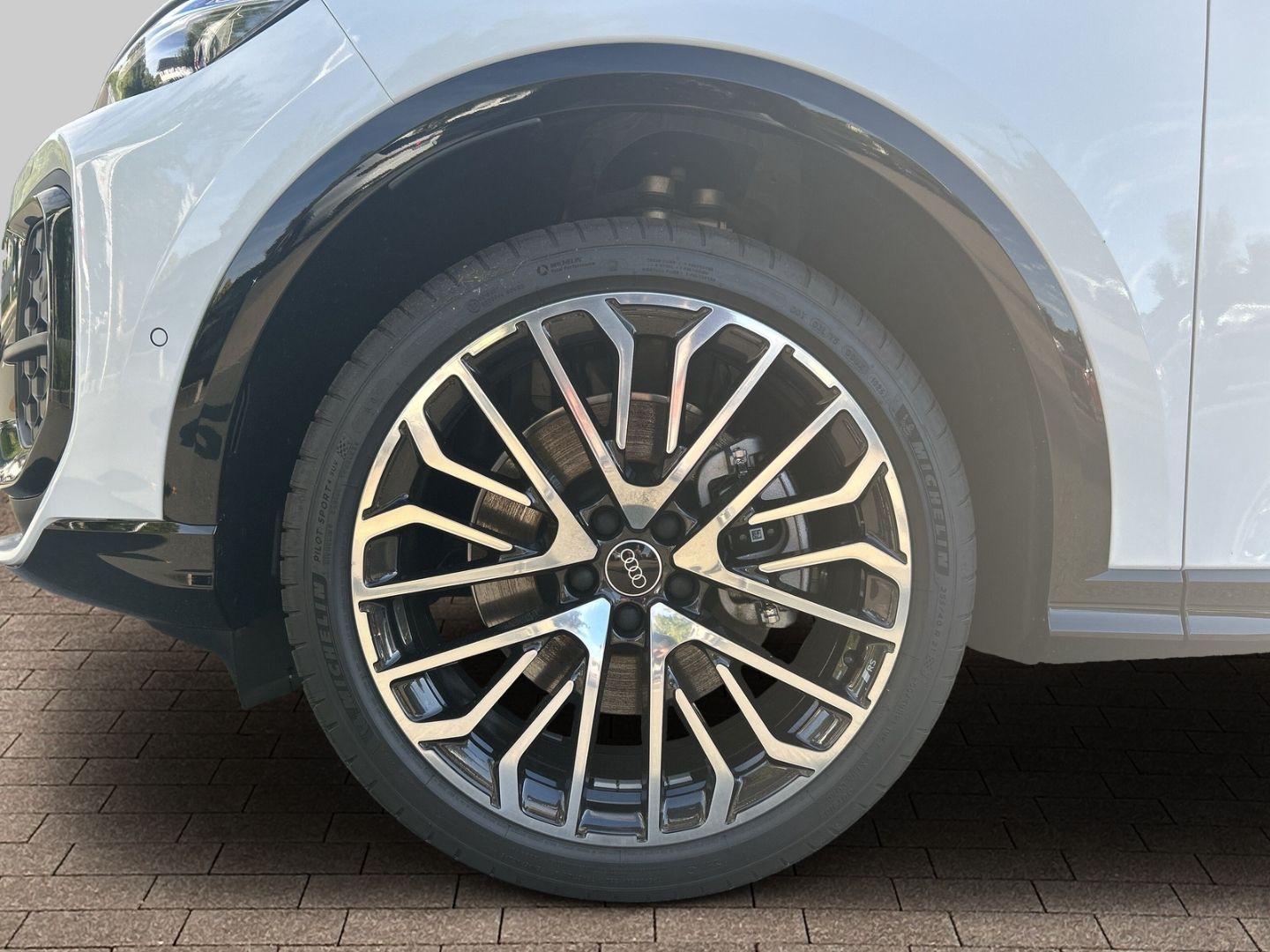 Fahrzeug 20 Fahrzeugabbildung Audi Q5 SUV edition one TDI quattro 150 kW S tronic