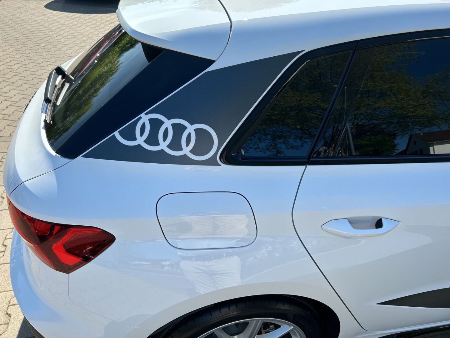 Fahrzeugabbildung Audi A3 SPORTB 40TFSIe LED+PARK+LENK+LEDER+NAVI+SLINE