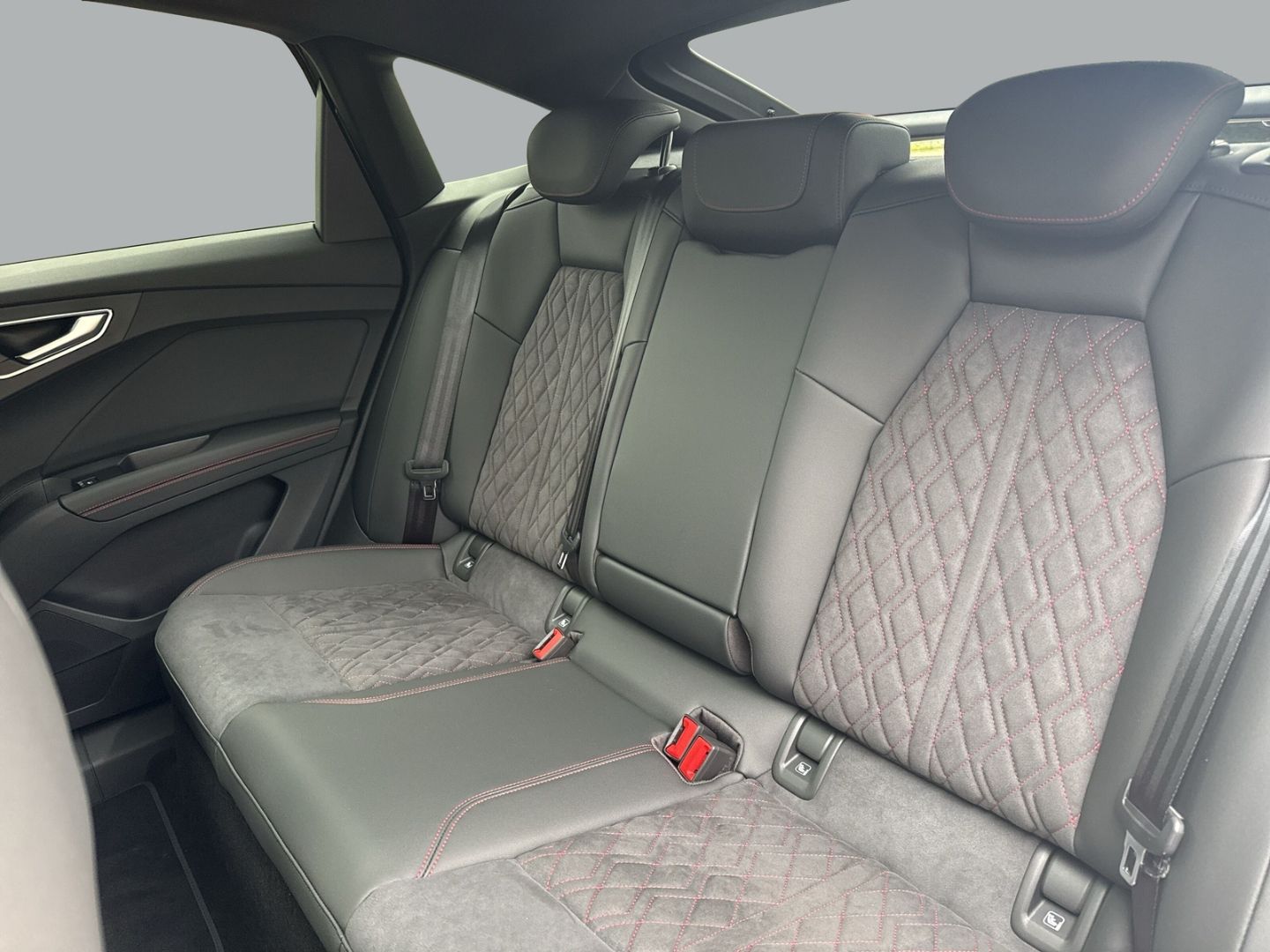 Fahrzeugabbildung Audi Q4 SPORTBACK 55 LED+AHK+HUD+PANO+KAMERA+SLINE