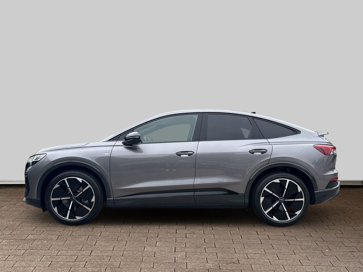 Fahrzeugabbildung Audi Q4 SPORTBACK 55 LED+AHK+HUD+PANO+KAMERA+SLINE