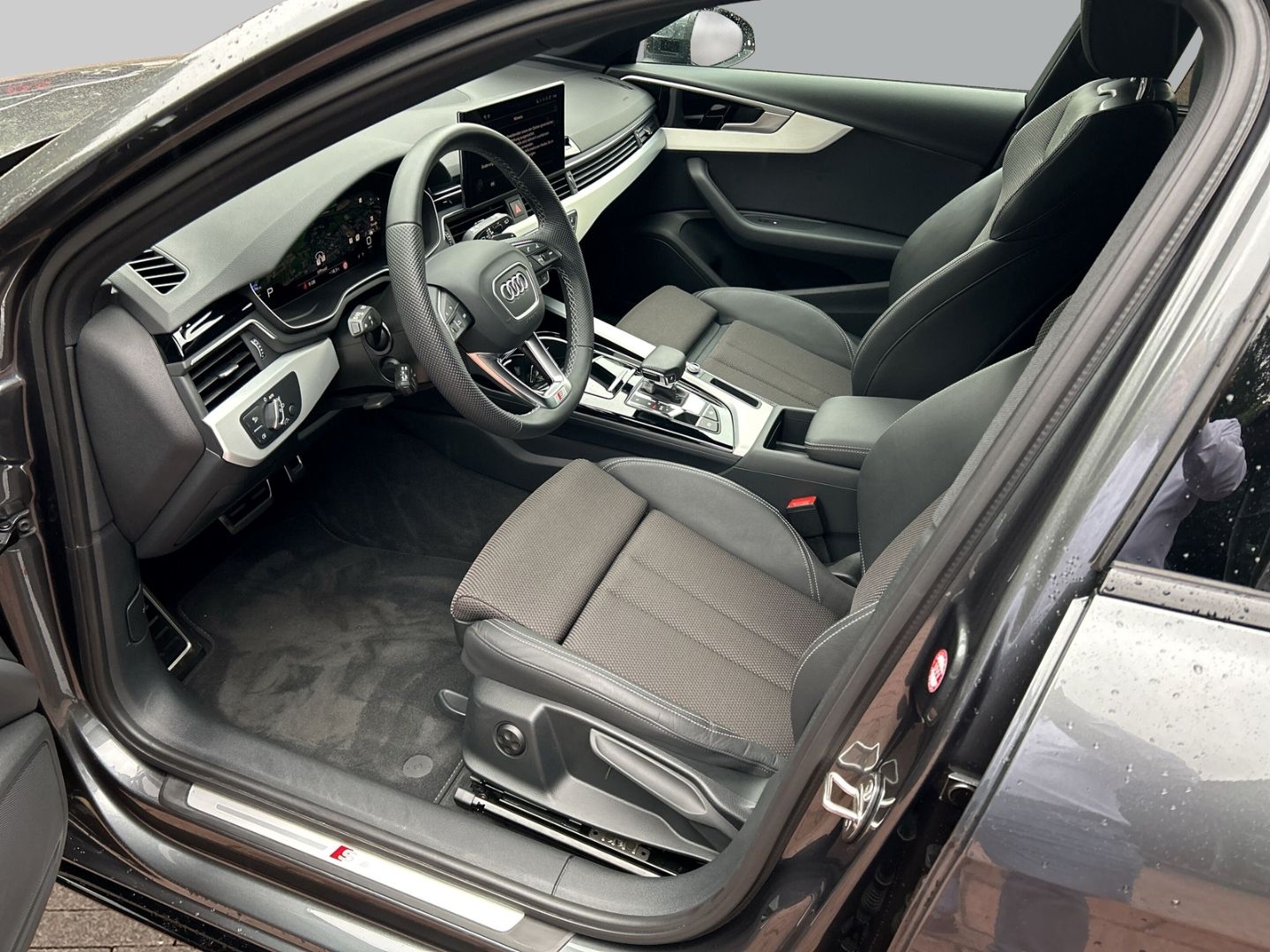 Fahrzeugabbildung Audi A4 AVANT 35 TDI COMPETION LED+NAVI+VIRTUAL+PDC
