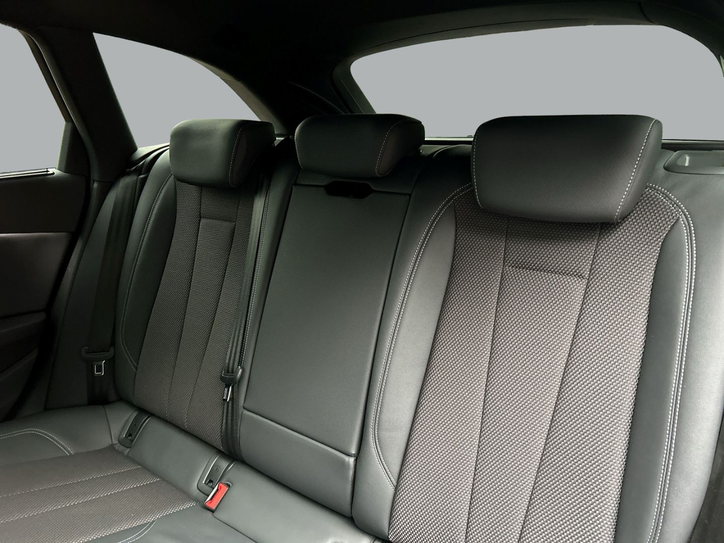 Fahrzeugabbildung Audi A4 AVANT 35 TDI COMPETION LED+NAVI+VIRTUAL+PDC