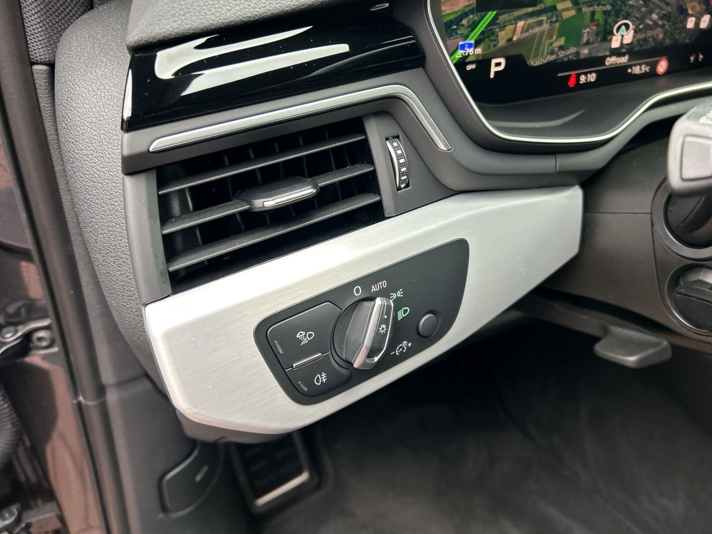 Fahrzeugabbildung Audi A4 AVANT 35 TDI COMPETION LED+NAVI+VIRTUAL+PDC