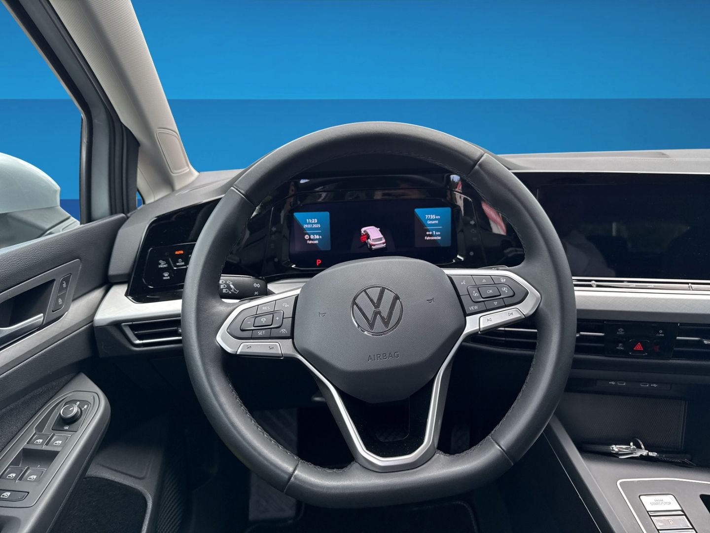 Fahrzeugabbildung Volkswagen Golf 8 Variant 1.5 eTSI Life Navi Business