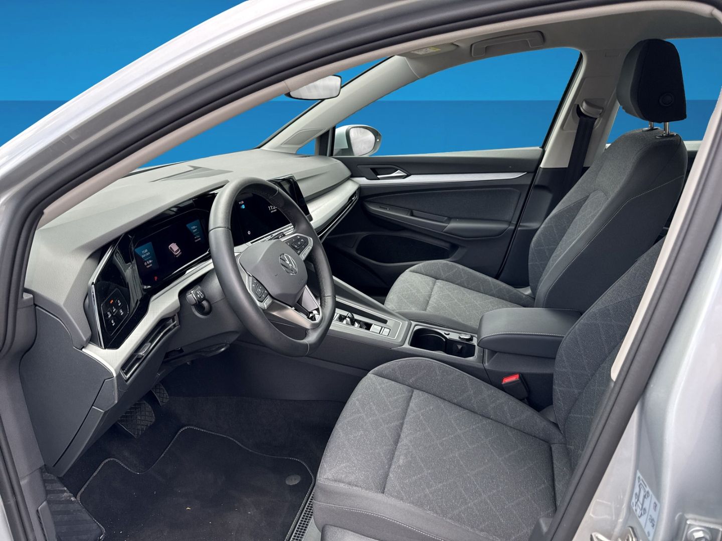 Fahrzeugabbildung Volkswagen Golf 8 Variant 1.5 eTSI Life Navi Business