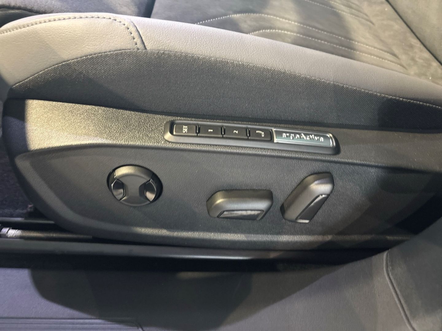 Fahrzeugabbildung Volkswagen ID.4 Goal 210 kW  77kWh IQ.DRIVE PANO KOMFORT+