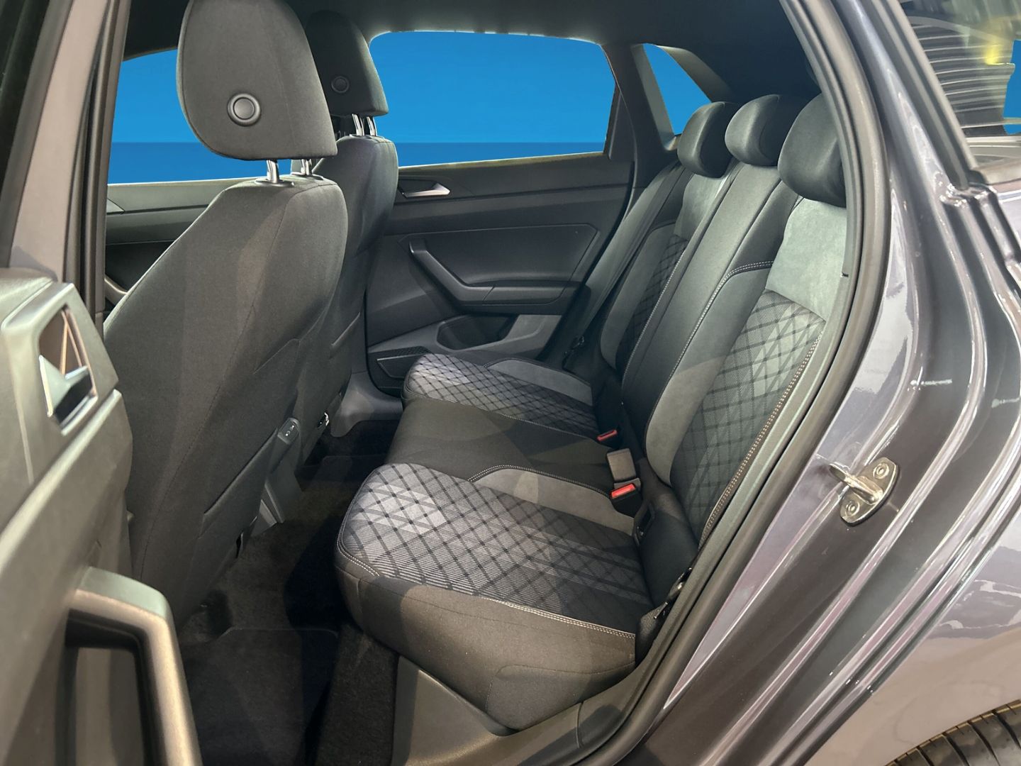 Fahrzeugabbildung Volkswagen Polo R-Line 1.0l TSI DSG IQ.LIGHT IQ.DRIVE REAR