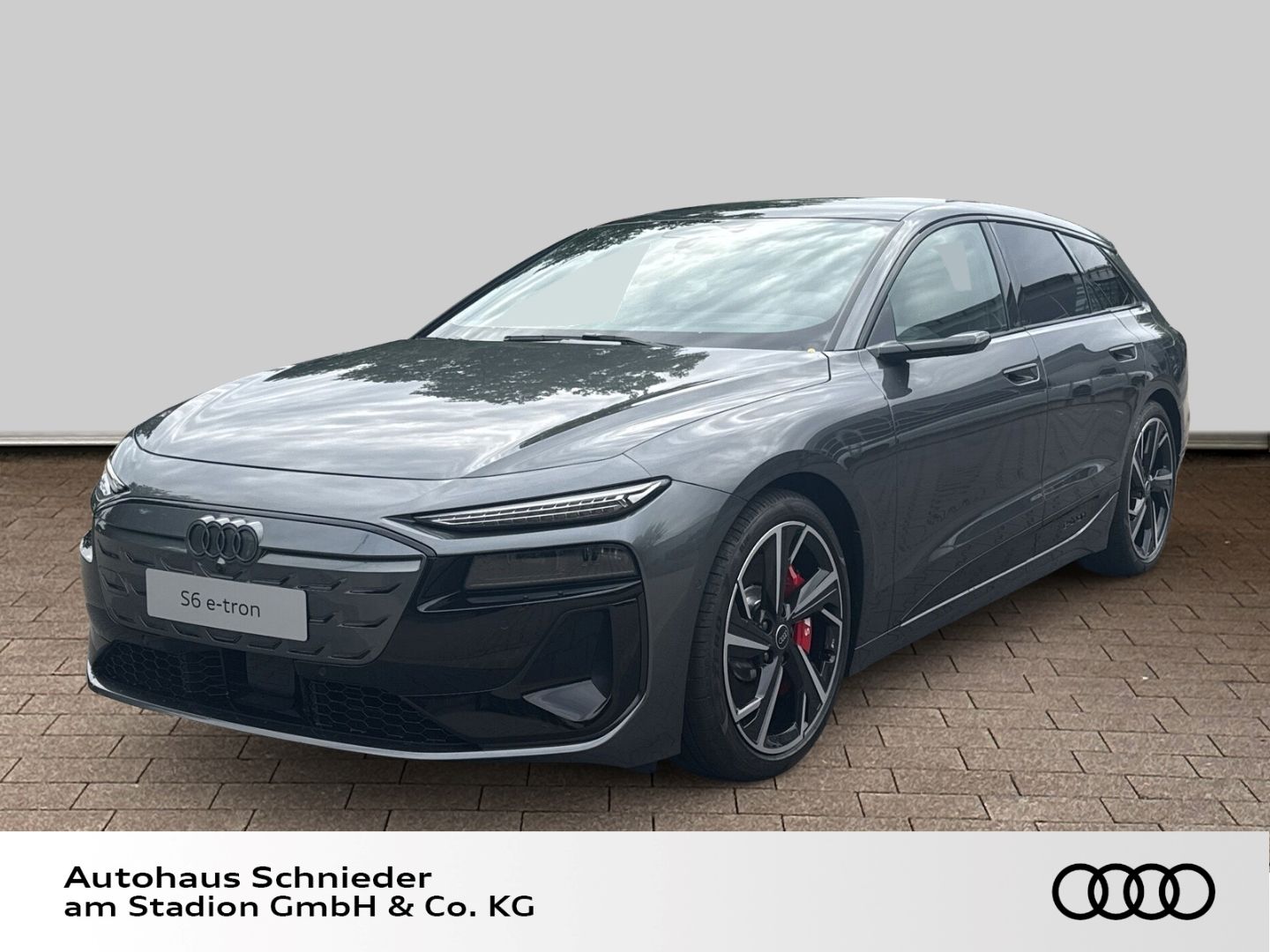 Fahrzeugabbildung Audi S6 etron Avant quattro 370 kW StandHZG+AHK+PANO+