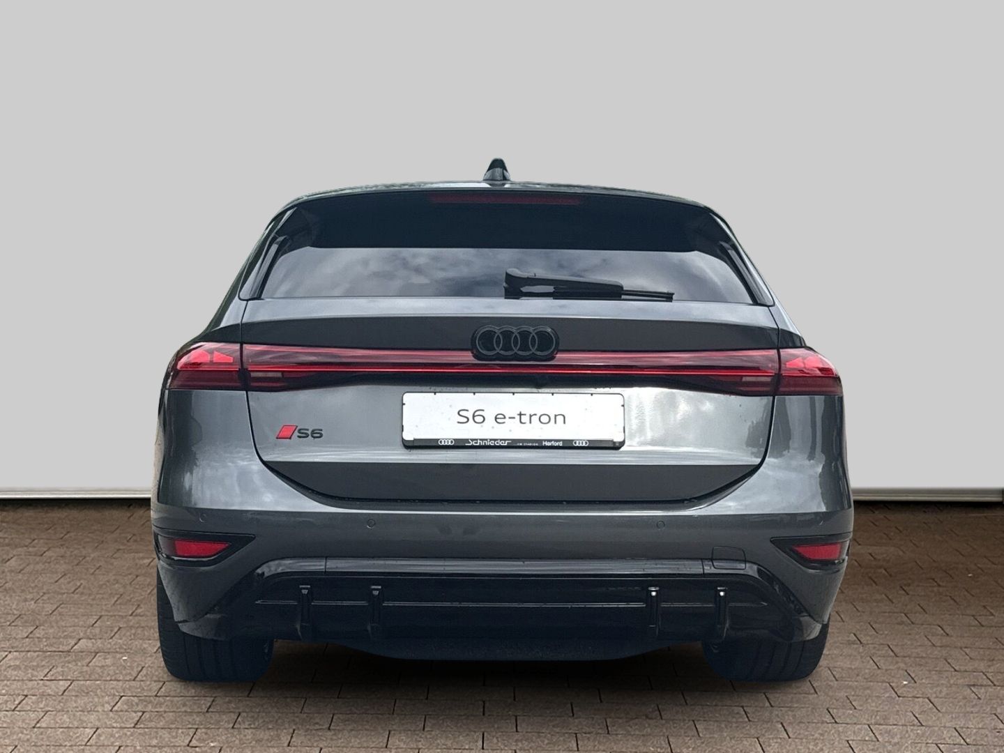 Fahrzeugabbildung Audi S6 etron Avant quattro 370 kW StandHZG+AHK+PANO+