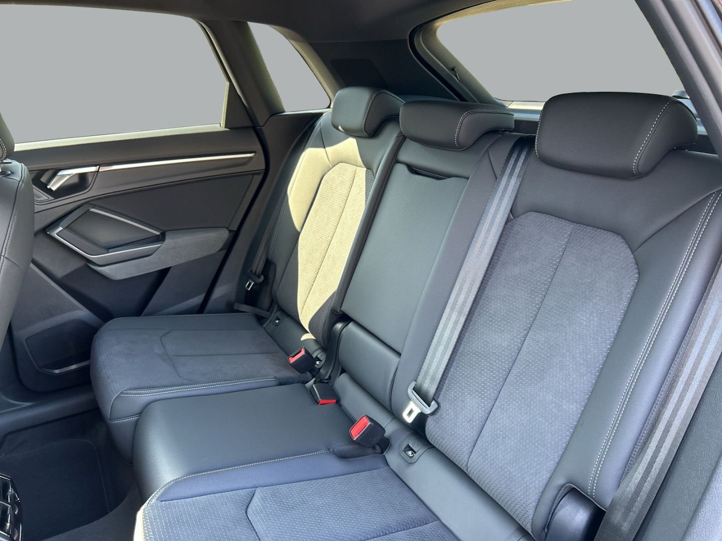 Fahrzeugabbildung Audi Q3 advanced 40 TFSI quattro S-tronic+AHK+LEDER+M