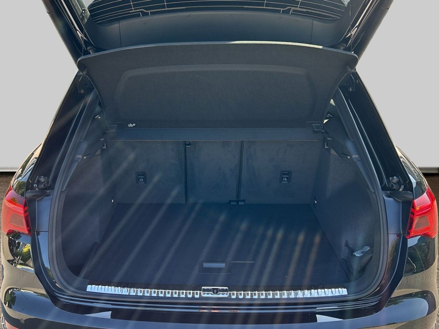 Fahrzeugabbildung Audi Q3 advanced 40 TFSI quattro S-tronic+AHK+LEDER+M