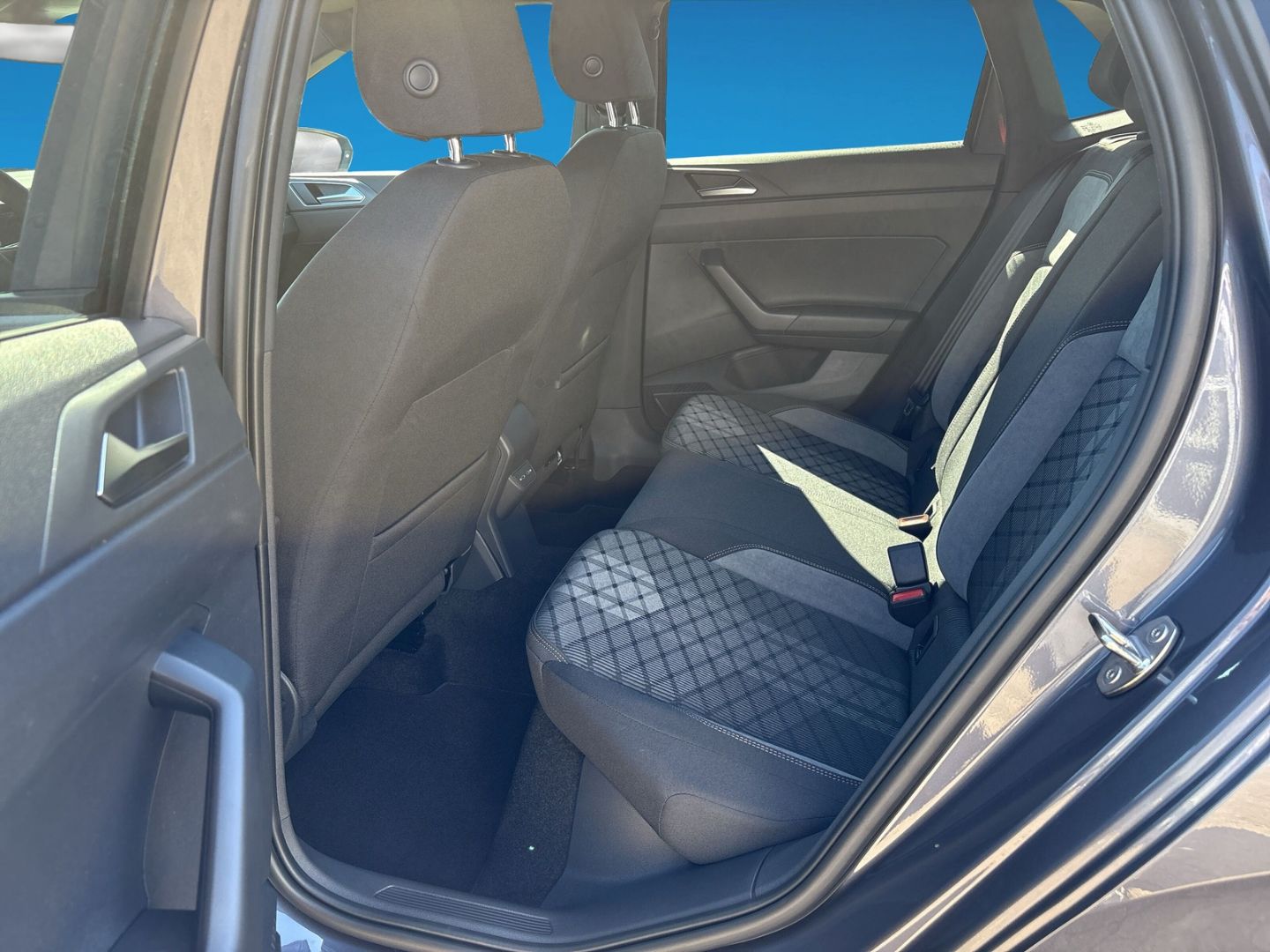 Fahrzeugabbildung Volkswagen Polo R-Line 1.0l TSI IQ.LIGHT IQ.DRIVE REAR VIEW