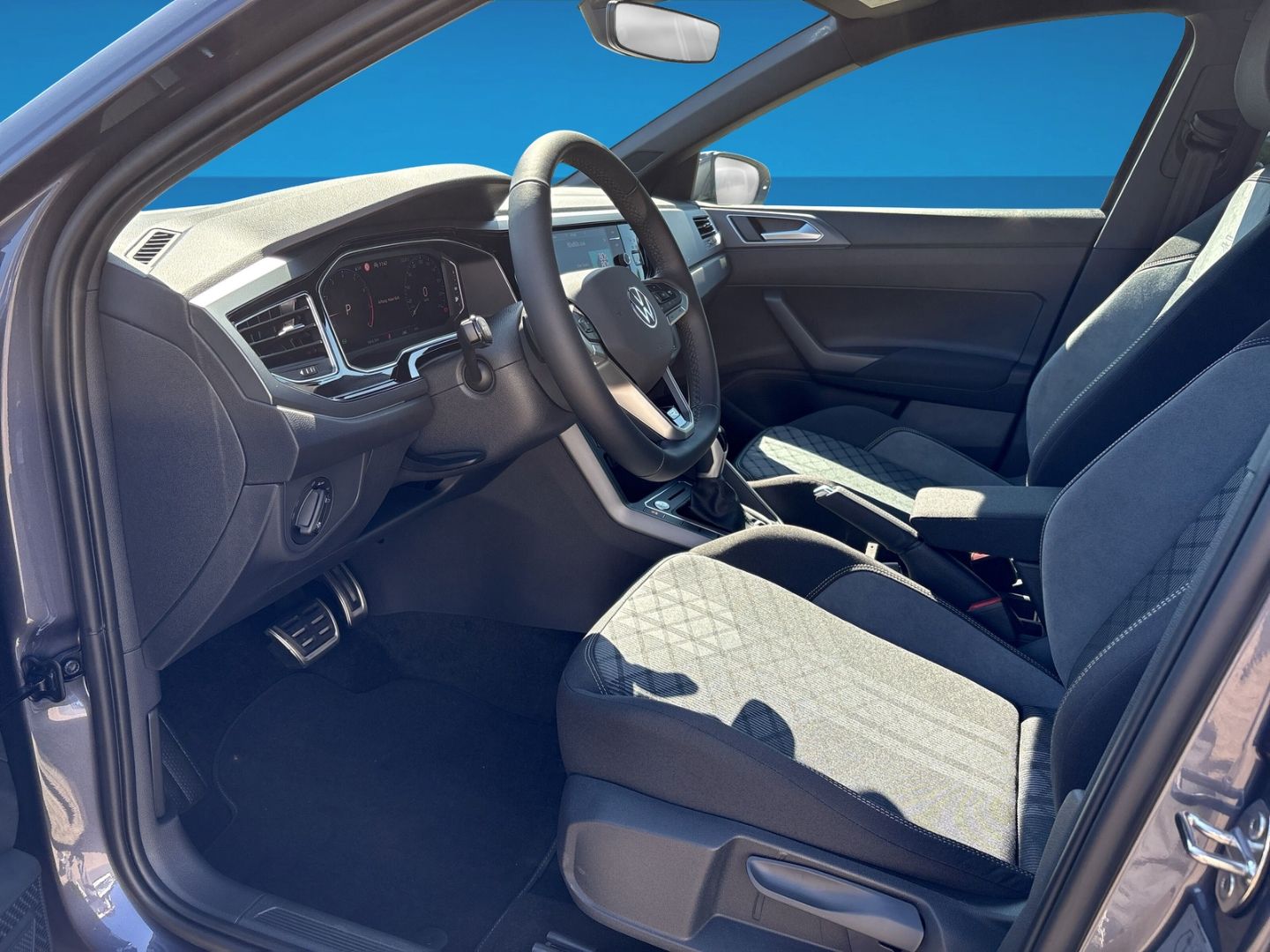 Fahrzeugabbildung Volkswagen Polo R-Line 1.0l TSI IQ.LIGHT IQ.DRIVE REAR VIEW