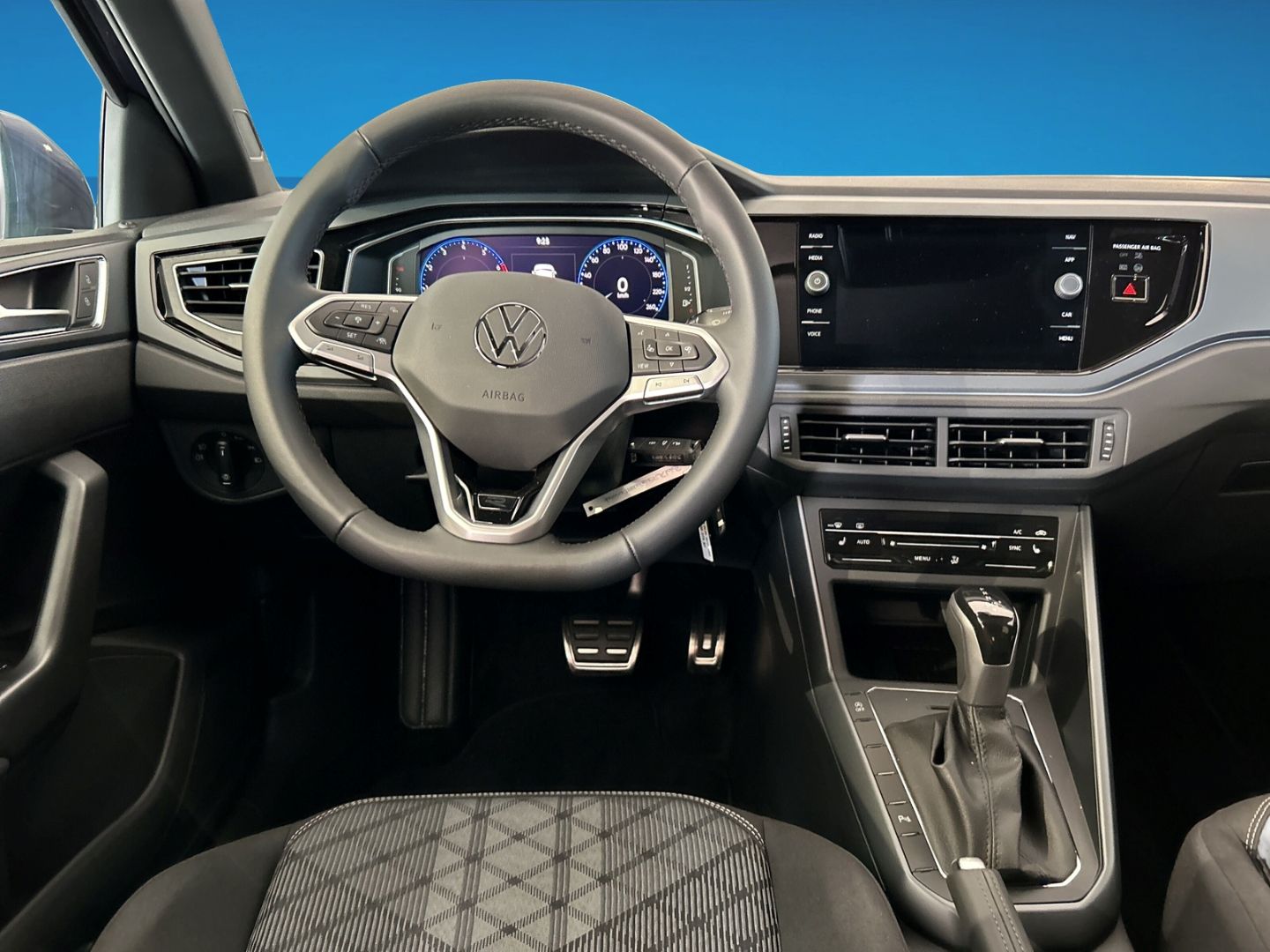 Fahrzeugabbildung Volkswagen Polo R-Line 1.0l TSI DSG IQ.LIGHT REAR VIEW NAVI