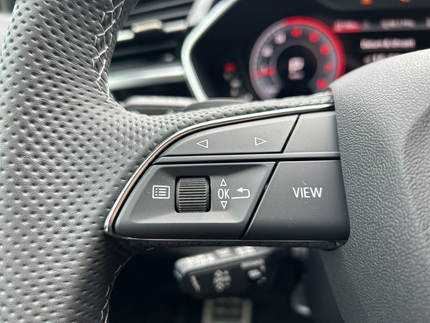 Fahrzeugabbildung Audi Q3 Sportback 40 TFSI quattro S-tronic S-LINE+AHK