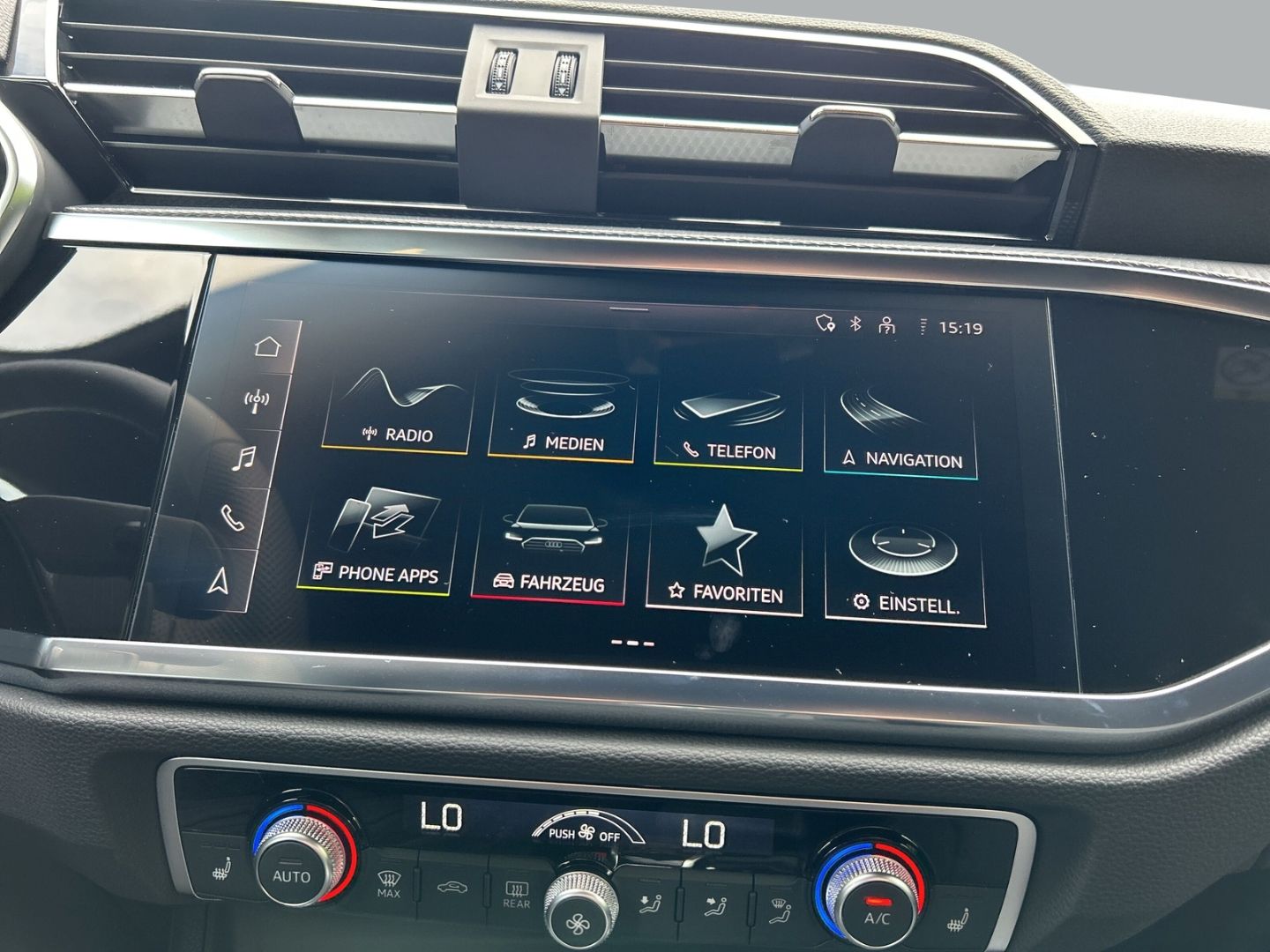 Fahrzeugabbildung Audi Q3 Sportback 40 TFSI quattro S-tronic S-LINE+AHK
