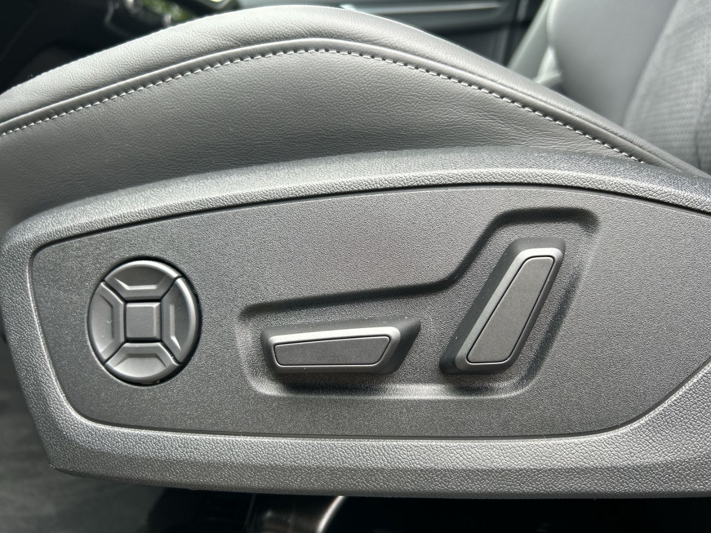 Fahrzeugabbildung Audi Q3 Sportback 40 TFSI quattro S-tronic S-LINE+AHK
