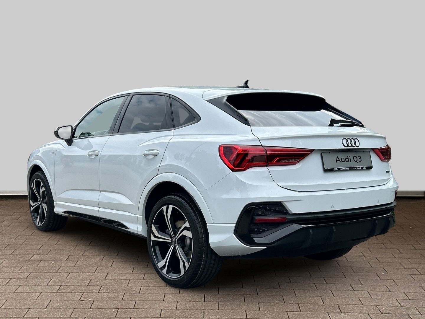 Fahrzeugabbildung Audi Q3 Sportback 40 TFSI quattro S-tronic S-LINE+AHK