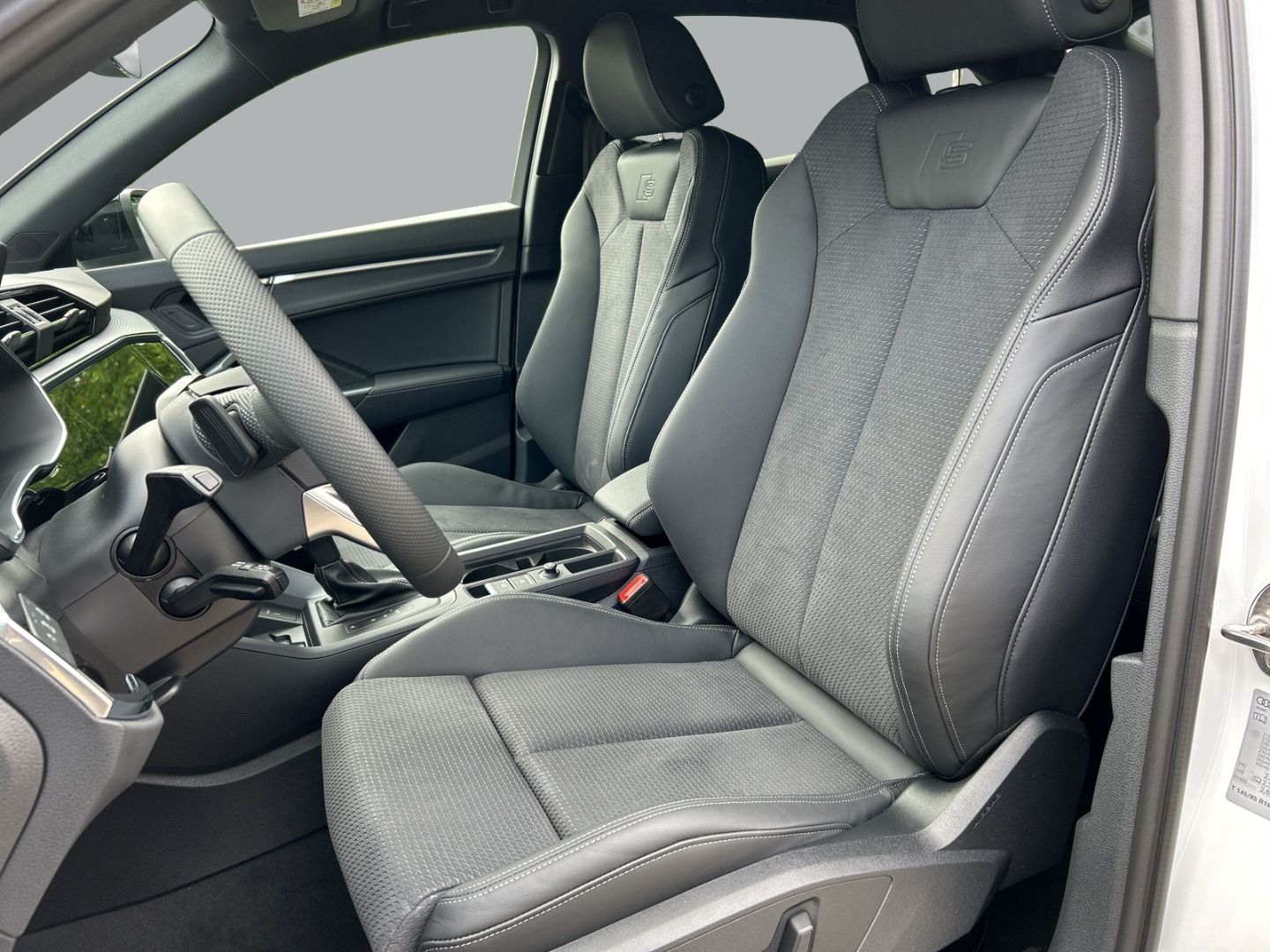 Fahrzeugabbildung Audi Q3 Sportback 40 TFSI quattro S-tronic S-LINE+AHK