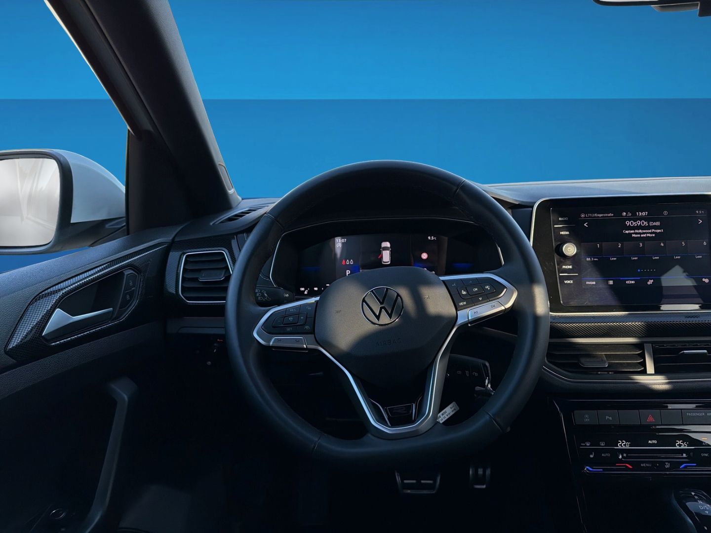Fahrzeugabbildung Volkswagen T-Cross 1.5 TSI R-Line Rear View AHK Clima - mit KI generiert/bearbeitet