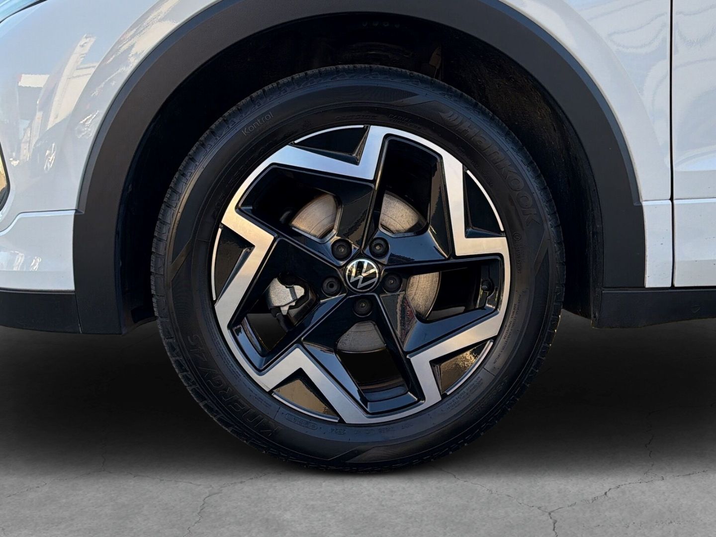 Fahrzeugabbildung Volkswagen T-Cross 1.5 TSI R-Line Rear View AHK Clima - mit KI generiert/bearbeitet