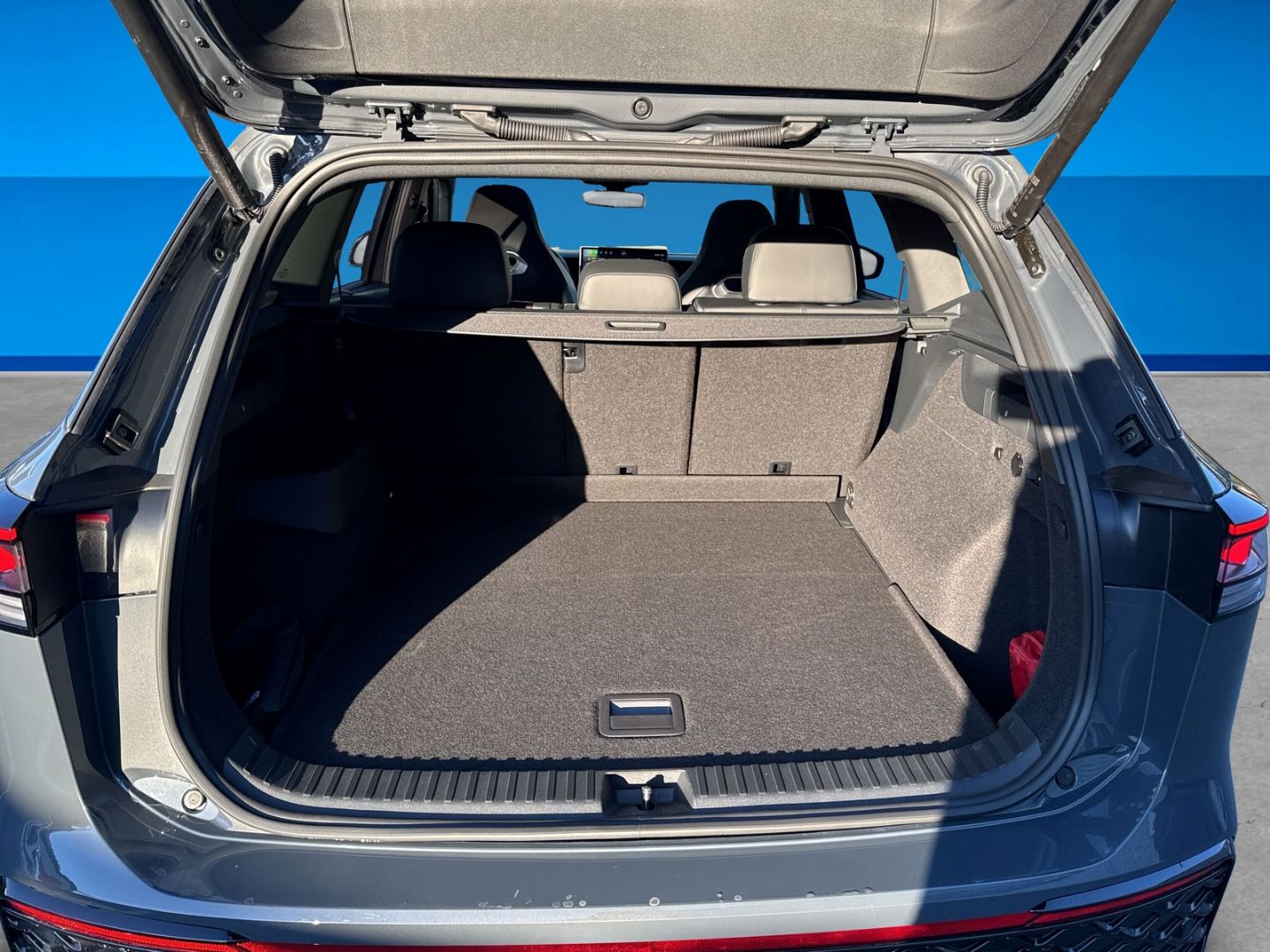 Fahrzeugabbildung Volkswagen Tayron 2.0 TDI R-Line 4Motion IDA Harman Kardon - mit KI generiert/bearbeitet