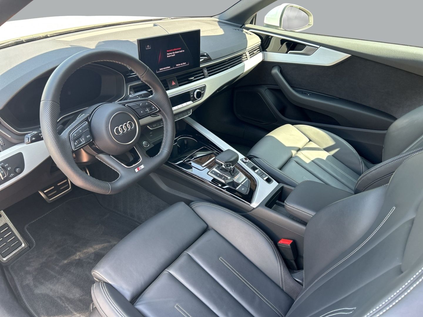 Fahrzeugabbildung Audi A5 Cabriolet 40 TFSI S line AHK+NAVI+LEDER+VIRTU