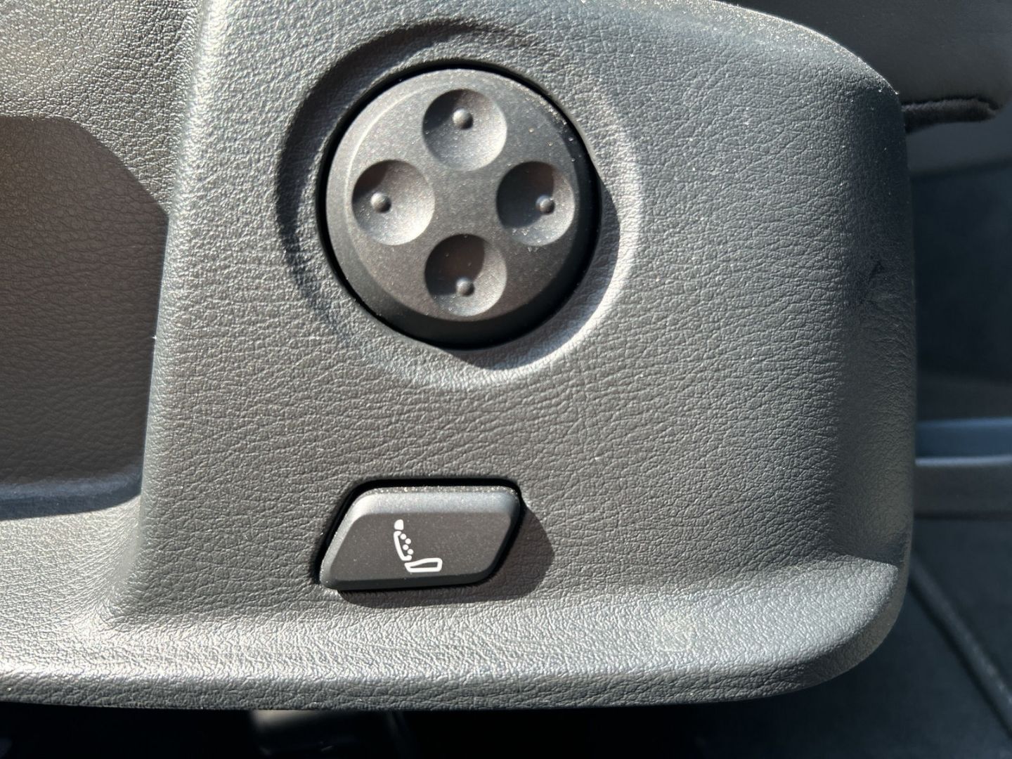 Fahrzeugabbildung Audi A5 Cabriolet 40 TFSI S line AHK+NAVI+LEDER+VIRTU