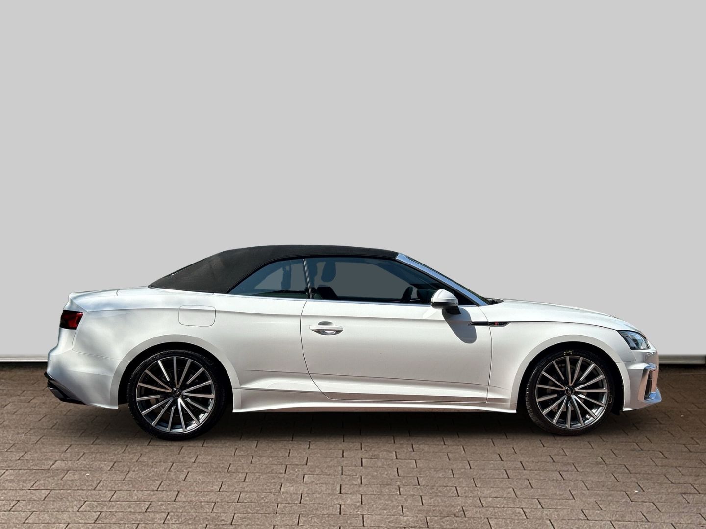 Fahrzeugabbildung Audi A5 Cabriolet 40 TFSI S line AHK+NAVI+LEDER+VIRTU