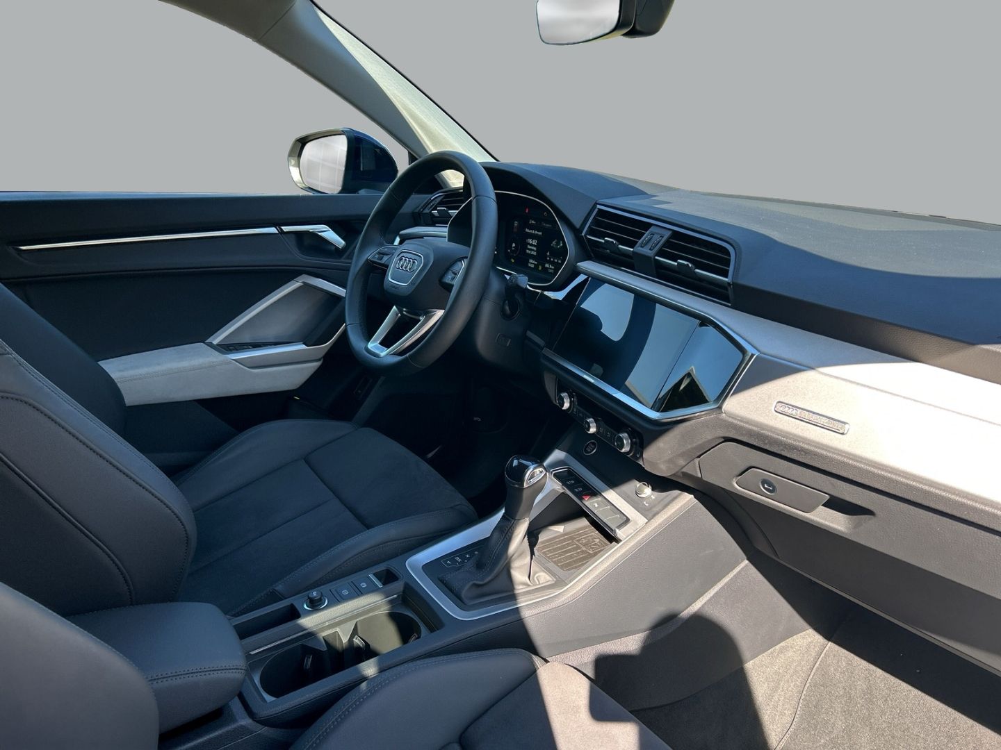 Fahrzeugabbildung Audi Q3 35 TFSI S-line S-tronic AHK+NAVI+LEDER+VIRTUA