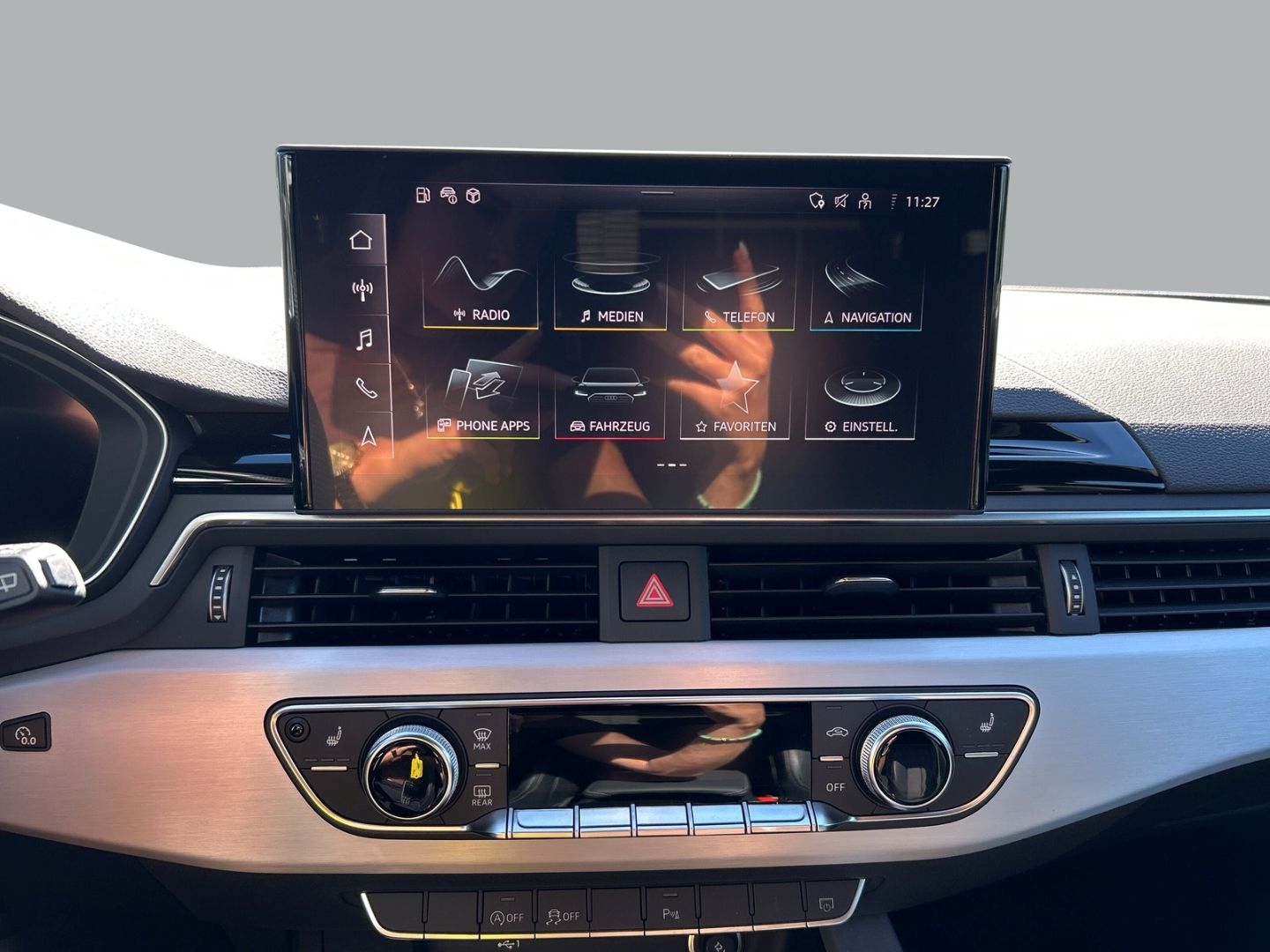Fahrzeugabbildung Audi A4 Avant 35 TDI S line AHK+NAVI+LEDER+VIRTUAL+LE