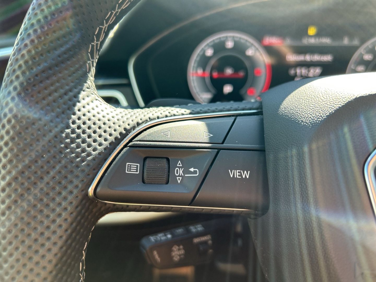 Fahrzeugabbildung Audi A4 Avant 35 TDI S line AHK+NAVI+LEDER+VIRTUAL+LE