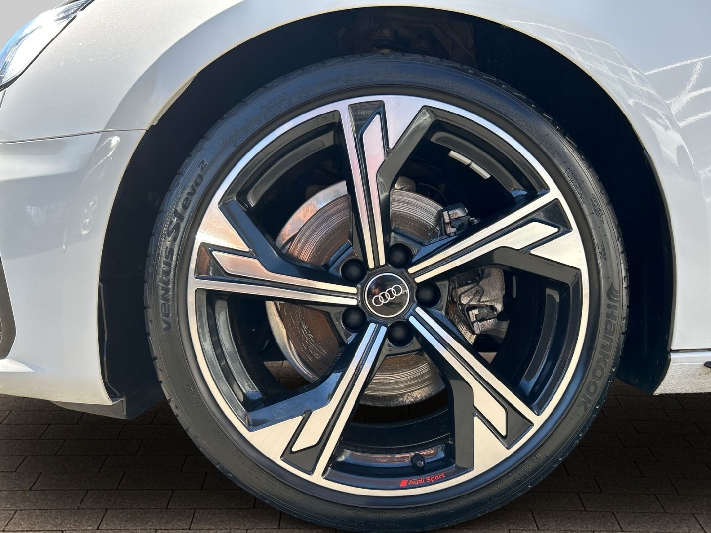 Fahrzeugabbildung Audi A4 Avant 35 TDI S line AHK+NAVI+LEDER+VIRTUAL+LE