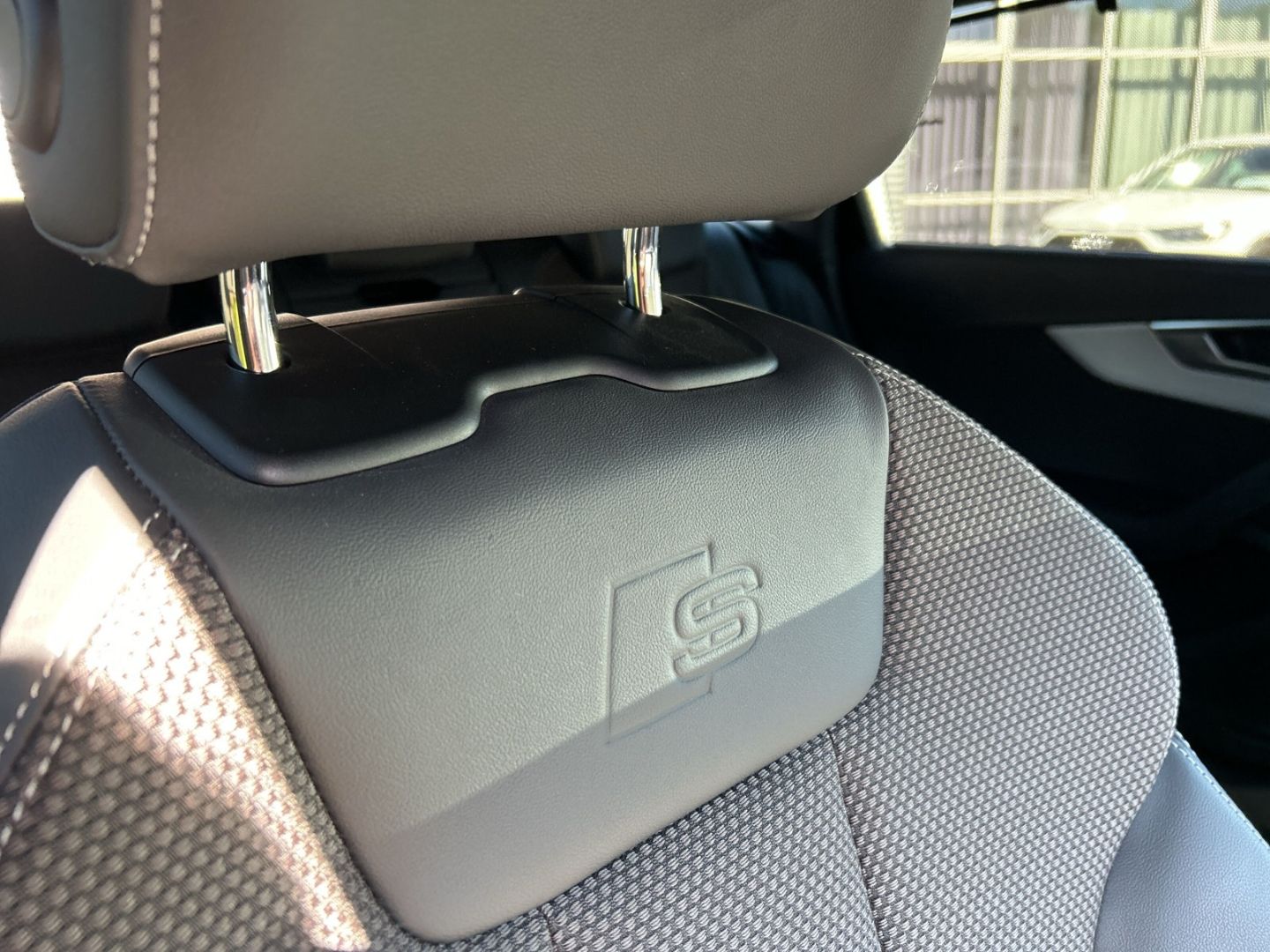Fahrzeugabbildung Audi A4 Avant 35 TDI S line AHK+NAVI+LEDER+VIRTUAL+LE