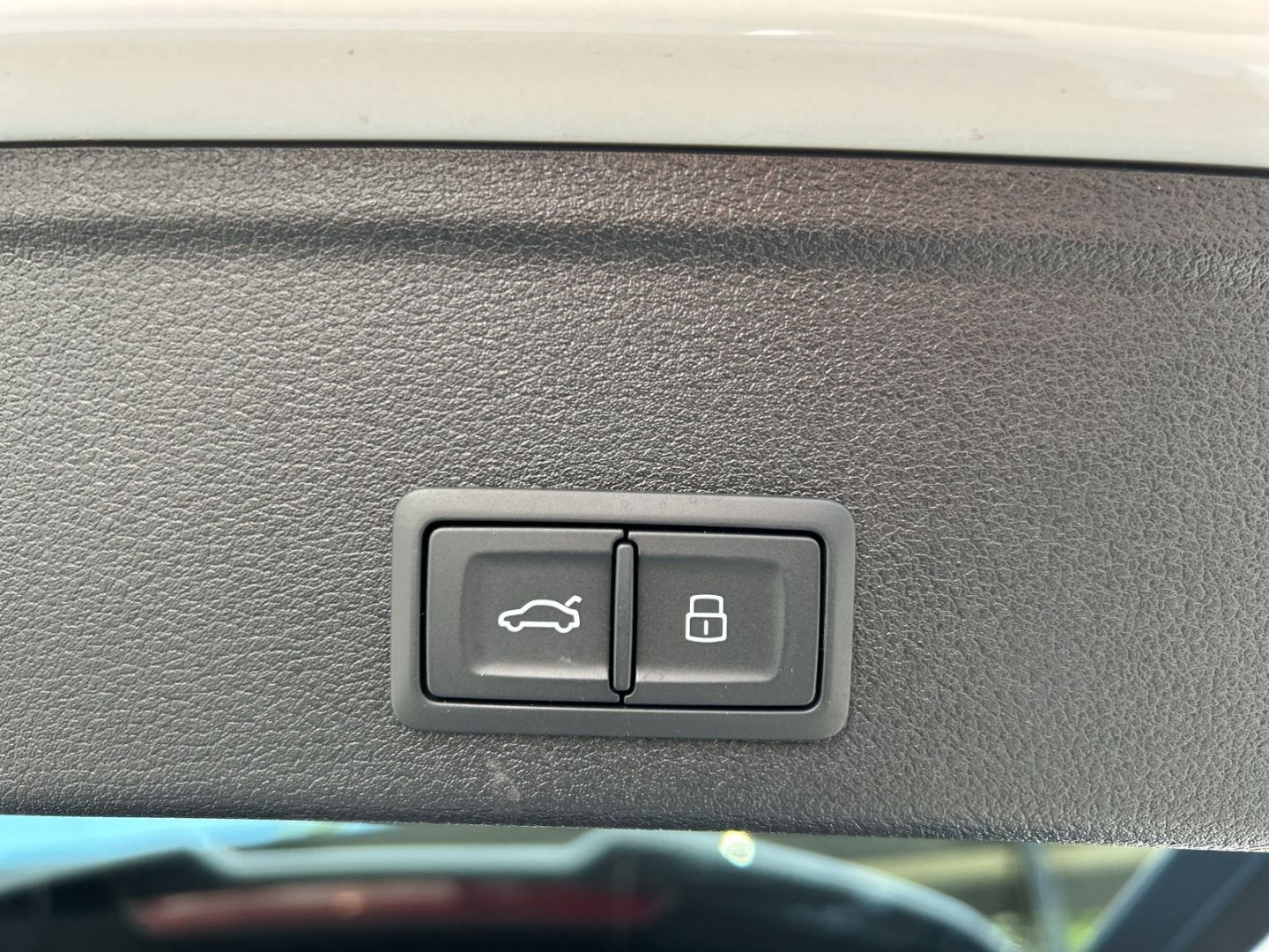 Fahrzeugabbildung Audi A4 Avant 35 TDI S line AHK+NAVI+LEDER+VIRTUAL+LE